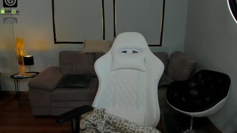 Anya online show from December 4, 1:42 pm