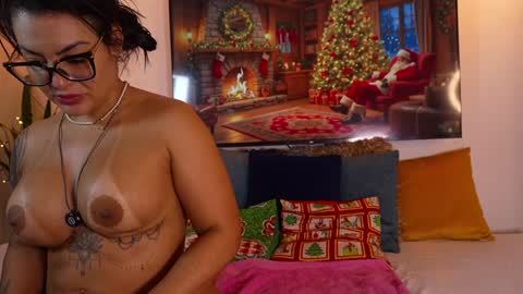 Dulce Maria online show from December 21, 8:18 am