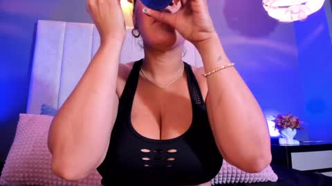 Snapshot of anyrax1 chatting on December 21, 12:16 pm Anyrax online show from December 21, 12:16 pm