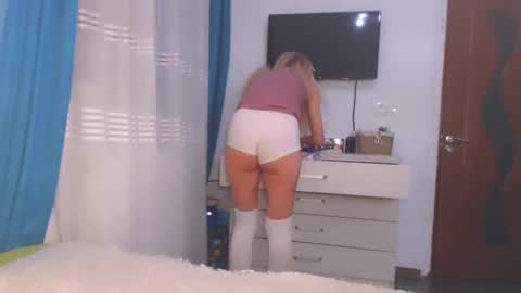 Snapshot of anysadoll chatting on January 11, 1:59 am An online show from January 11, 1:59 am