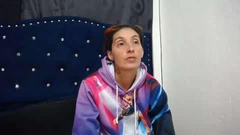 Snapshot of anyu_1306 chatting on January 7, 1:38 am anyu online show from January 7, 1:38 am