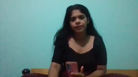 Snapshot of apa142817 chatting on April 6, 12:39 pm Aparalux online show from April 6, 12:39 pm