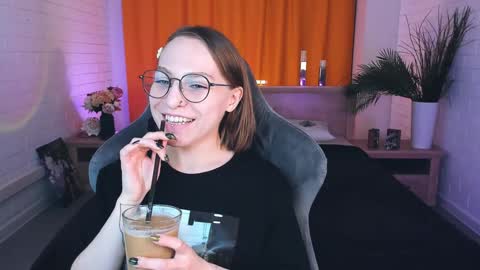 Snapshot of aphexqueen chatting on January 14, 9:24 am APHEX QUEEN online show from January 14, 9:24 am