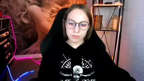 Snapshot of aphexqueen chatting on February 2, 8:19 pm APHEX QUEEN online show from February 2, 8:19 pm