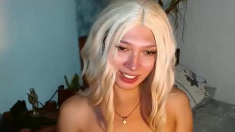 Snapshot of aphr0dite_x chatting on December 16, 5:06 am Roman Goddess online show from December 16, 5:06 am