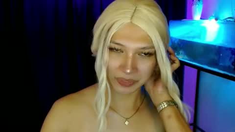 Snapshot of aphr0dite_x chatting on December 26, 7:24 am Roman Goddess online show from December 26, 7:24 am