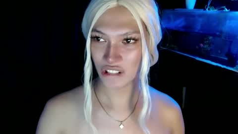 Snapshot of aphr0dite_x chatting on December 28, 8:37 am Roman Goddess online show from December 28, 8:37 am