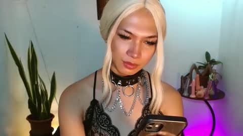 Snapshot of aphr0dite_x chatting on January 27, 2:10 am Roman Goddess online show from January 27, 2:10 am