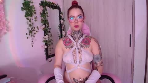 Snapshot of aphrodite__bloom chatting on April 28, 10:37 pm aphrodite__bloom online show from April 28, 10:37 pm