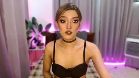 Snapshot of aphrodite_may chatting on May 23, 7:29 pm kathryn online show from May 23, 7:29 pm