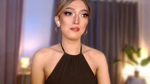 Snapshot of aphrodite_may chatting on June 6, 10:03 pm kathryn online show from June 6, 10:03 pm
