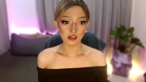 Snapshot of aphrodite_may chatting on June 9, 11:05 pm kathryn online show from June 9, 11:05 pm