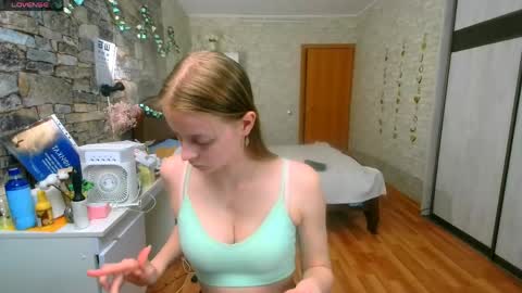 Snapshot of aphrodite_wow_ chatting on May 18, 4:24 pm Aphrodite online show from May 18, 4:24 pm