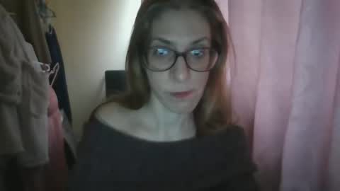 Snapshot of aphrodity_rox chatting on May 8, 4:23 pm Aphrodity Rox online show from May 8, 4:23 pm