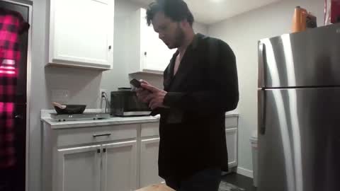 Snapshot of apocalypse_cream chatting on February 18, 10:28 pm apocalypse_cream online show from February 18, 10:28 pm