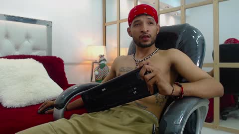 Snapshot of apolo_98 chatting on December 23, 4:50 pm APOLO online show from December 23, 4:50 pm