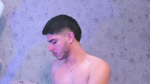 Snapshot of apolo_grayy chatting on February 11, 5:01 am Apolo Grayy online show from February 11, 5:01 am