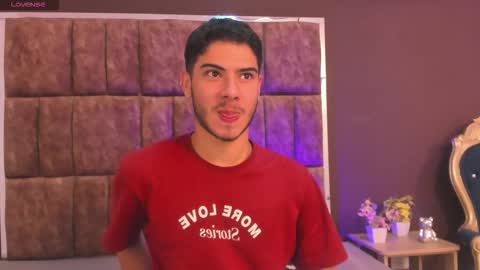 Snapshot of apolo_grayy chatting on February 19, 6:20 am Apolo Grayy online show from February 19, 6:20 am