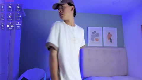 Snapshot of apoloricci chatting on February 11, 8:36 pm Apolo twink online show from February 11, 8:36 pm