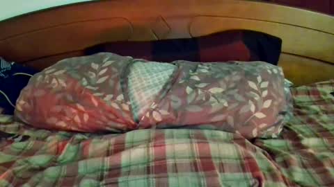 Snapshot of apoundofbutter chatting on December 22, 11:24 pm apoundofbutter online show from December 22, 11:24 pm