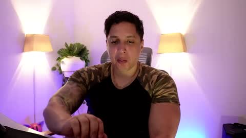 Snapshot of appolo_allen chatting on April 30, 4:08 am insta appolo master online show from April 30, 4:08 am