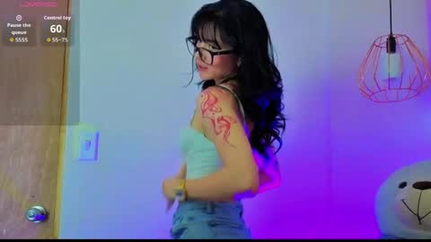 Snapshot of april_bennett chatting on May 1, 12:43 pm online show from May 1, 12:43 pm