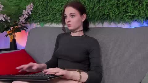 April online show from March 5, 10:32 pm