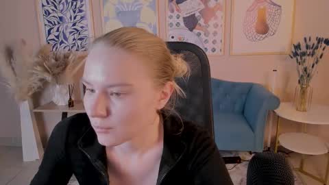 Snapshot of aprilserenity chatting on September 27, 1:38 pm April. All year round. online show from September 27, 1:38 pm