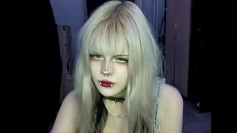 Alice D online show from April 22, 7:15 pm