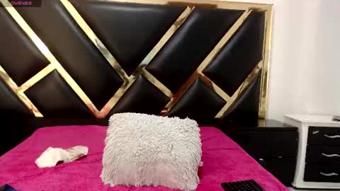 Snapshot of aprilycrystal chatting on June 24, 9:25 pm april y crystal online show from June 24, 9:25 pm