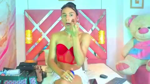 Snapshot of apsaravictoria chatting on July 9, 1:53 am apsaravictoria online show from July 9, 1:53 am