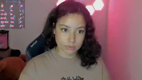 Snapshot of aqua_emilly chatting on December 11, 3:24 am aqua emilly online show from December 11, 3:24 am