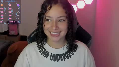 Snapshot of aqua_emilly chatting on December 12, 1:43 am aqua emilly online show from December 12, 1:43 am