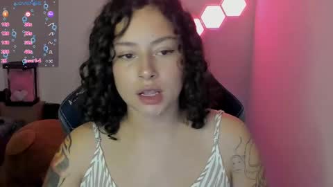 Snapshot of aqua_emilly chatting on December 13, 1:04 am aqua emilly online show from December 13, 1:04 am