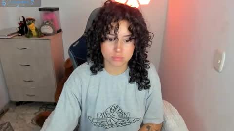 Snapshot of aqua_emilly chatting on October 18, 10:43 pm aqua emilly online show from October 18, 10:43 pm