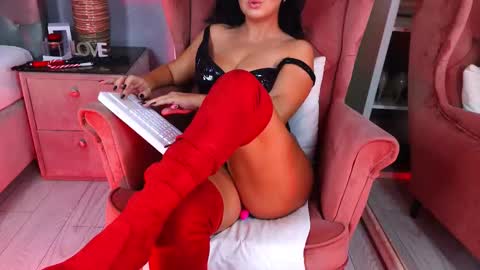 Snapshot of aqueenmonica chatting on November 9, 2:37 pm AQueenMonica online show from November 9, 2:37 pm