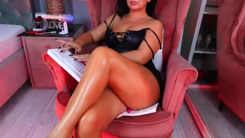 Snapshot of aqueenmonica chatting on November 17, 7:36 am AQueenMonica online show from November 17, 7:36 am