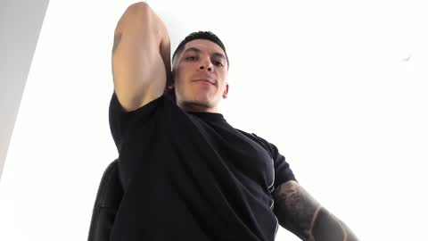 Snapshot of aquiles_51 chatting on April 24, 5:26 pm Jonathan online show from April 24, 5:26 pm