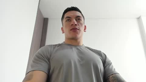 Snapshot of aquiles_51 chatting on April 29, 6:03 pm Jonathan online show from April 29, 6:03 pm