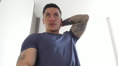 Snapshot of aquiles_51 chatting on May 1, 6:01 pm Jonathan online show from May 1, 6:01 pm