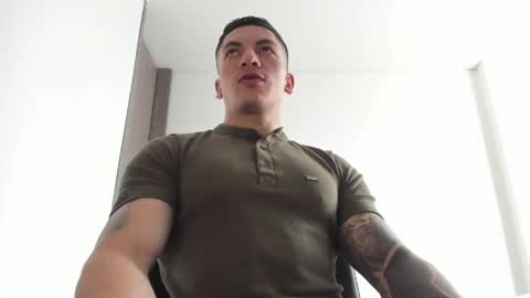 Snapshot of aquiles_51 chatting on May 4, 5:53 pm Jonathan online show from May 4, 5:53 pm