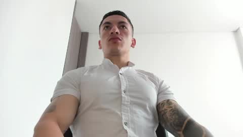 Snapshot of aquiles_51 chatting on May 5, 5:54 pm Jonathan online show from May 5, 5:54 pm
