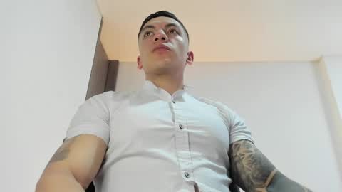 Snapshot of aquiles_51 chatting on May 10, 6:02 pm Jonathan online show from May 10, 6:02 pm