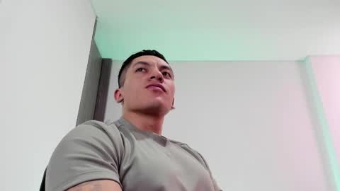 Snapshot of aquiles_51 chatting on May 19, 5:08 pm Jonathan online show from May 19, 5:08 pm