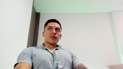 Snapshot of aquiles_51 chatting on May 27, 6:27 pm Jonathan online show from May 27, 6:27 pm