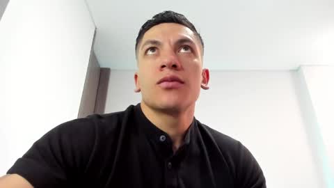 Snapshot of aquiles_51 chatting on May 29, 6:06 pm Jonathan online show from May 29, 6:06 pm
