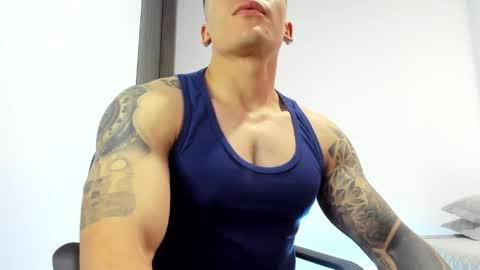 Snapshot of aquiles_51 chatting on June 6, 7:51 pm Jonathan online show from June 6, 7:51 pm