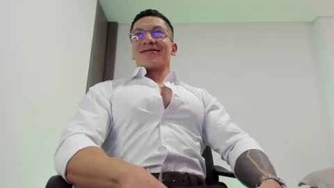 Snapshot of aquiles_51 chatting on June 10, 6:29 pm Jonathan online show from June 10, 6:29 pm