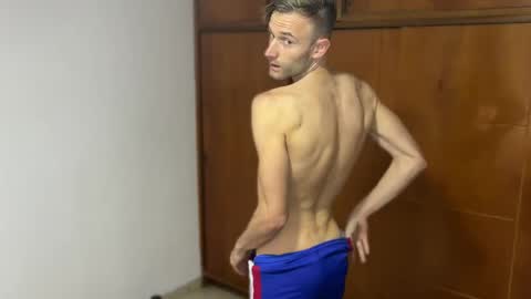 Snapshot of aquilesmade chatting on December 15, 3:53 pm Aquilesmade online show from December 15, 3:53 pm