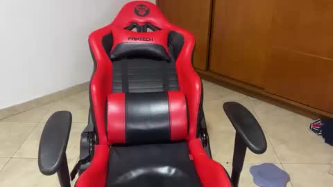 Snapshot of aquilesmade chatting on December 17, 12:45 am Aquilesmade online show from December 17, 12:45 am